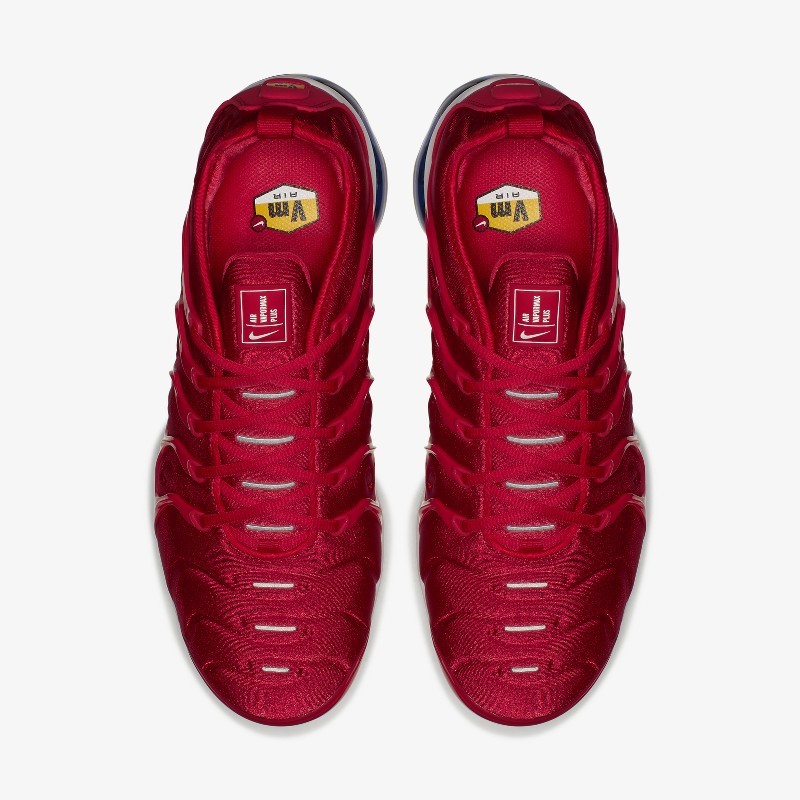 All red air max vapormax plus online